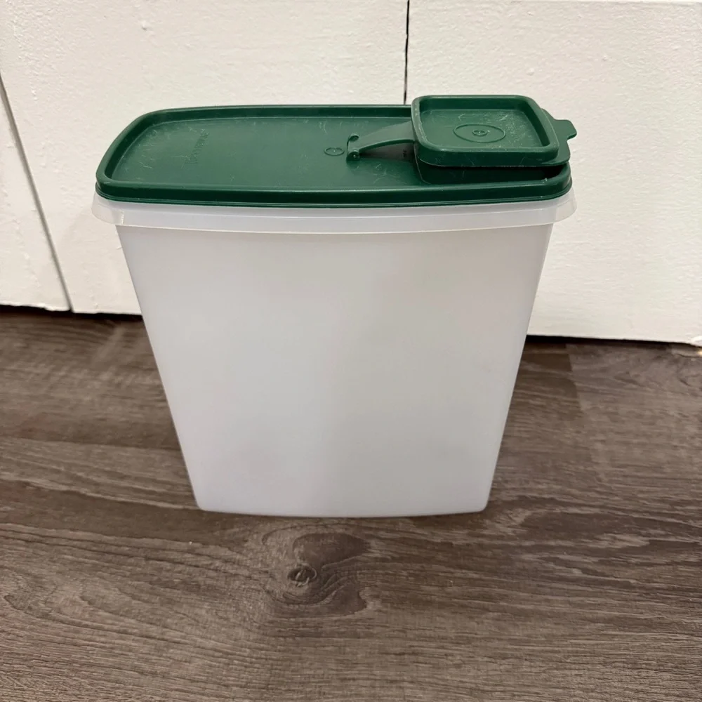 Vintage Tupperware 1588-2 Large Cereal Keeper with Green Lid